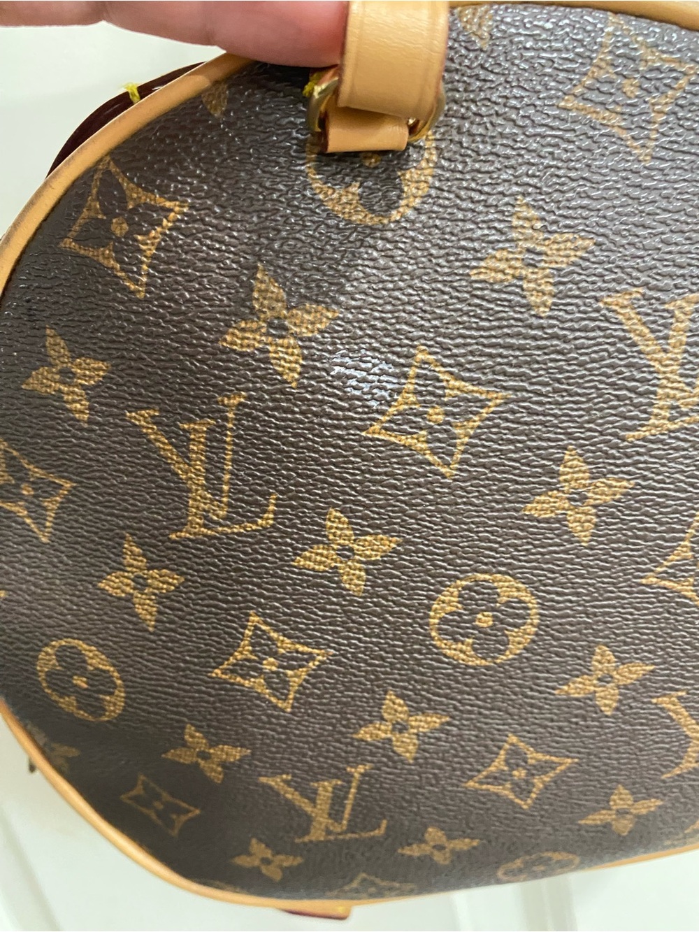 Round Crossbody in Brown and Tan🌺Authenticity Not Guaranteed 🌺 - Picture 3 of 12